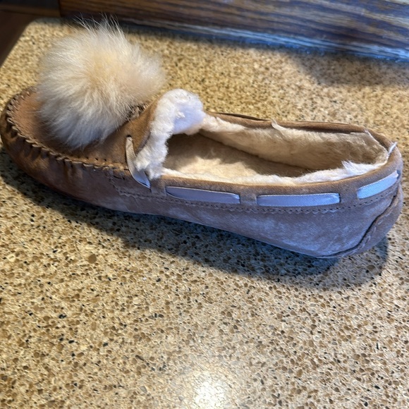 Women’s Ugg slippers - Picture 3 of 5